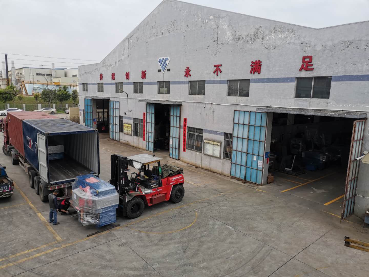 100 ton hydraulisk automatisk skärmaskin levereras till Vietnam